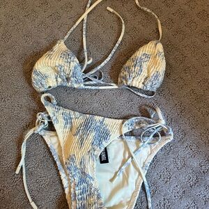 Blue and Cream Floral Triangl Set